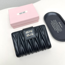 미우미우 마테라쎄 단지갑